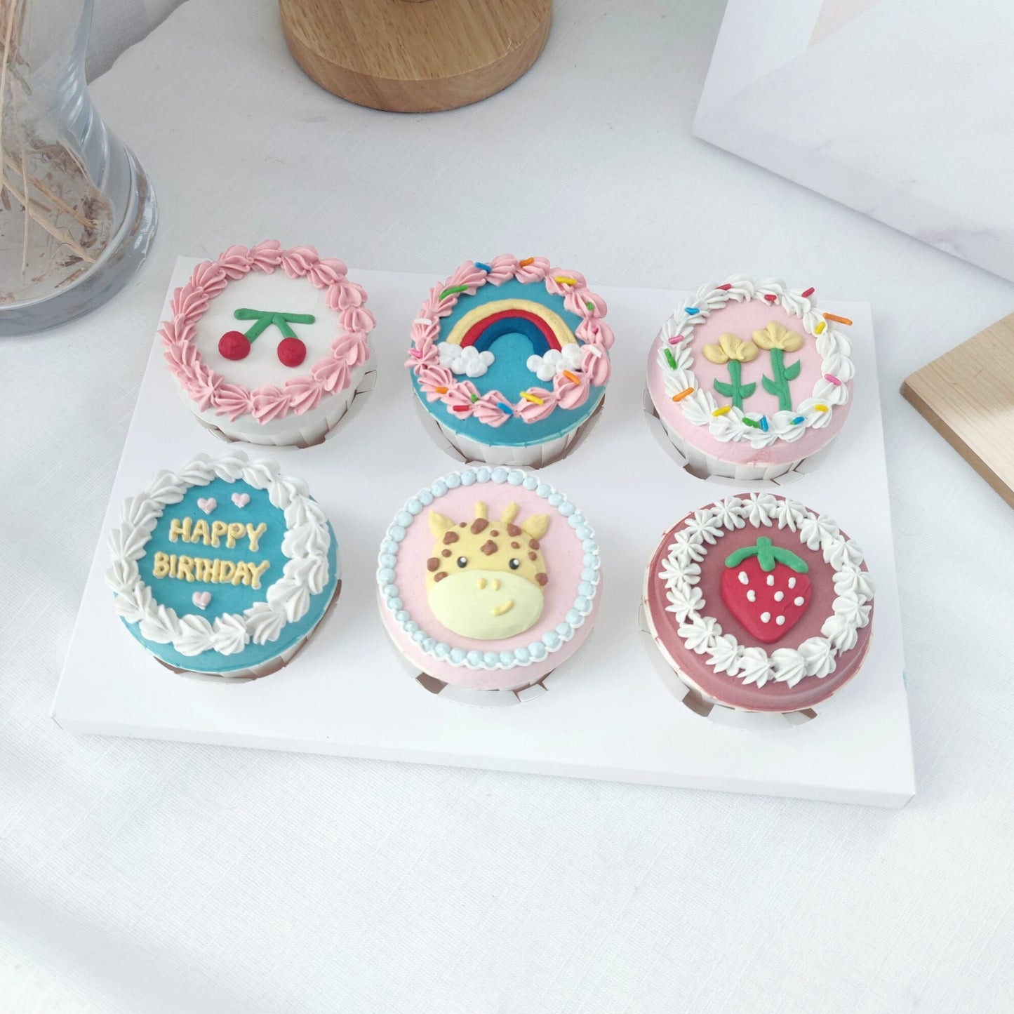 Girrafe & Strawberry Drawing Cupcakes