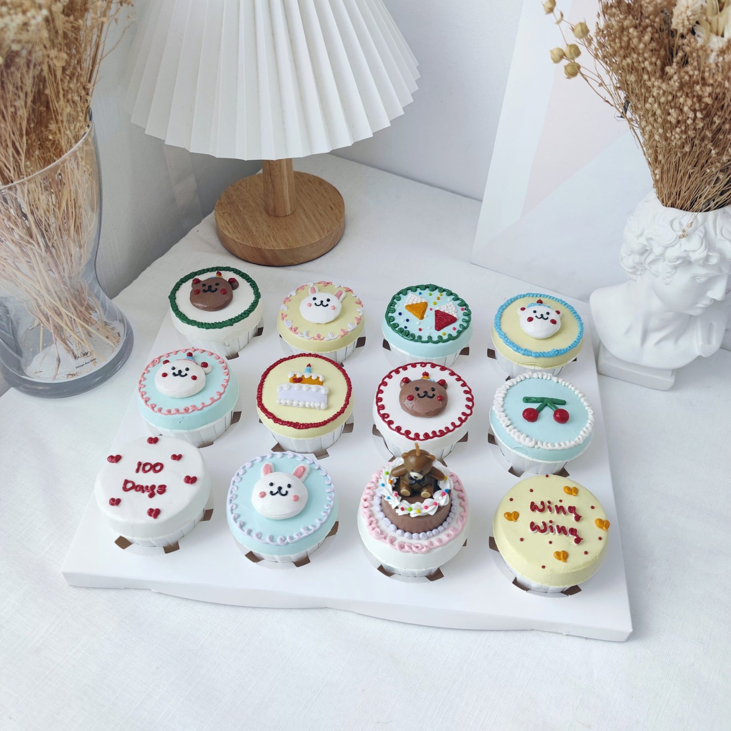 12 Pcs Buttercream Drawing Cupcakes